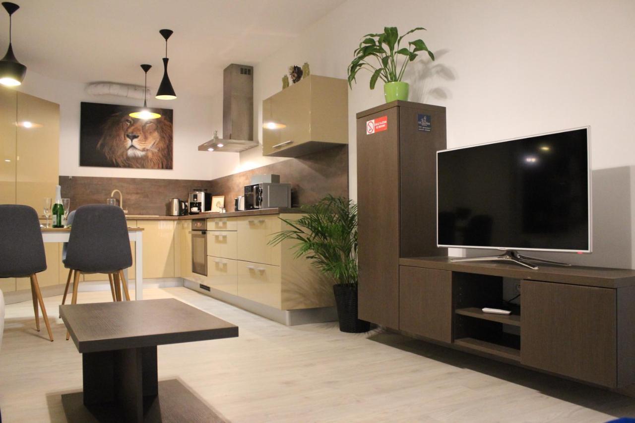 Leo Apartment Free Parking - Augusta Bratislava Dış mekan fotoğraf