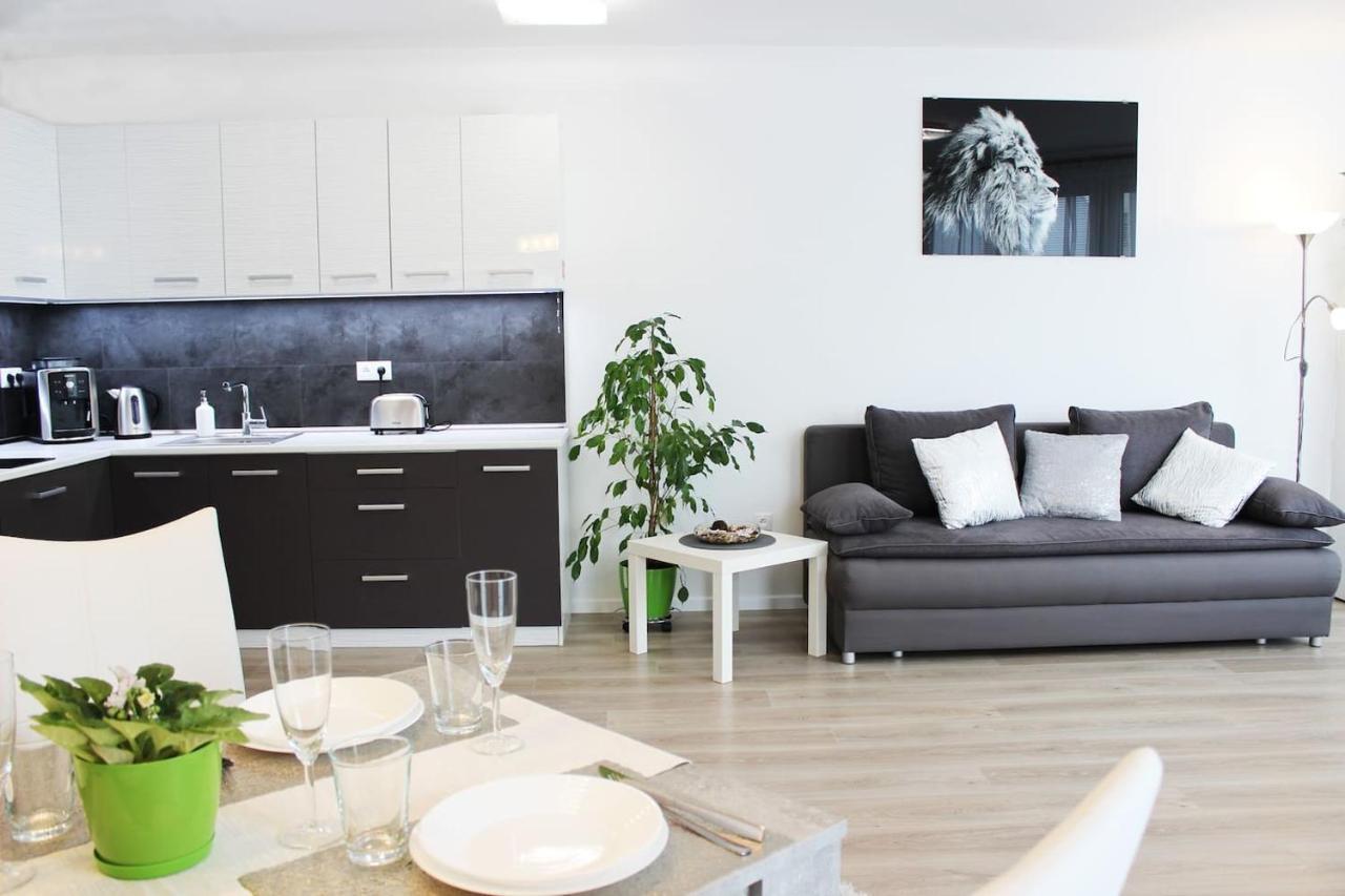 Leo Apartment Free Parking - Augusta Bratislava Dış mekan fotoğraf