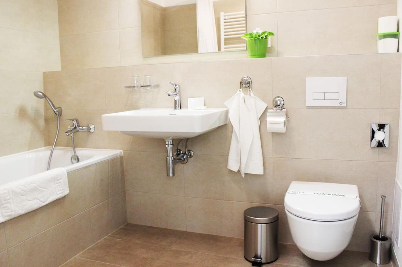 Leo Apartment Free Parking - Augusta Bratislava Dış mekan fotoğraf